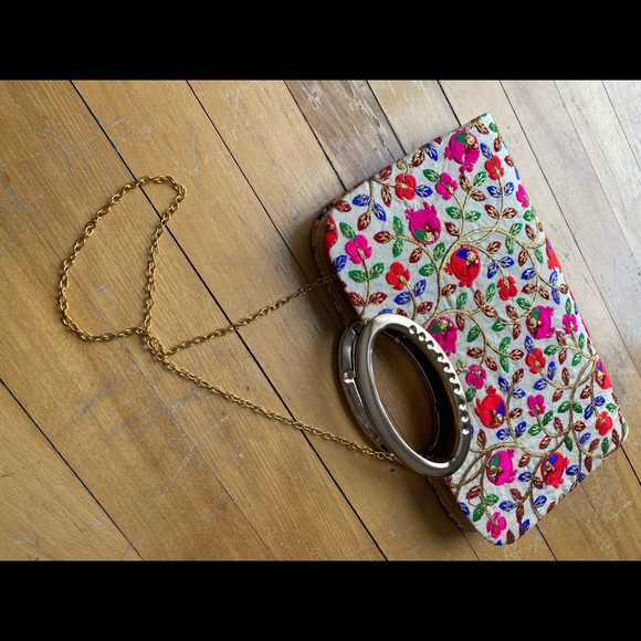 Embroidered purse - Picture 2 of 5